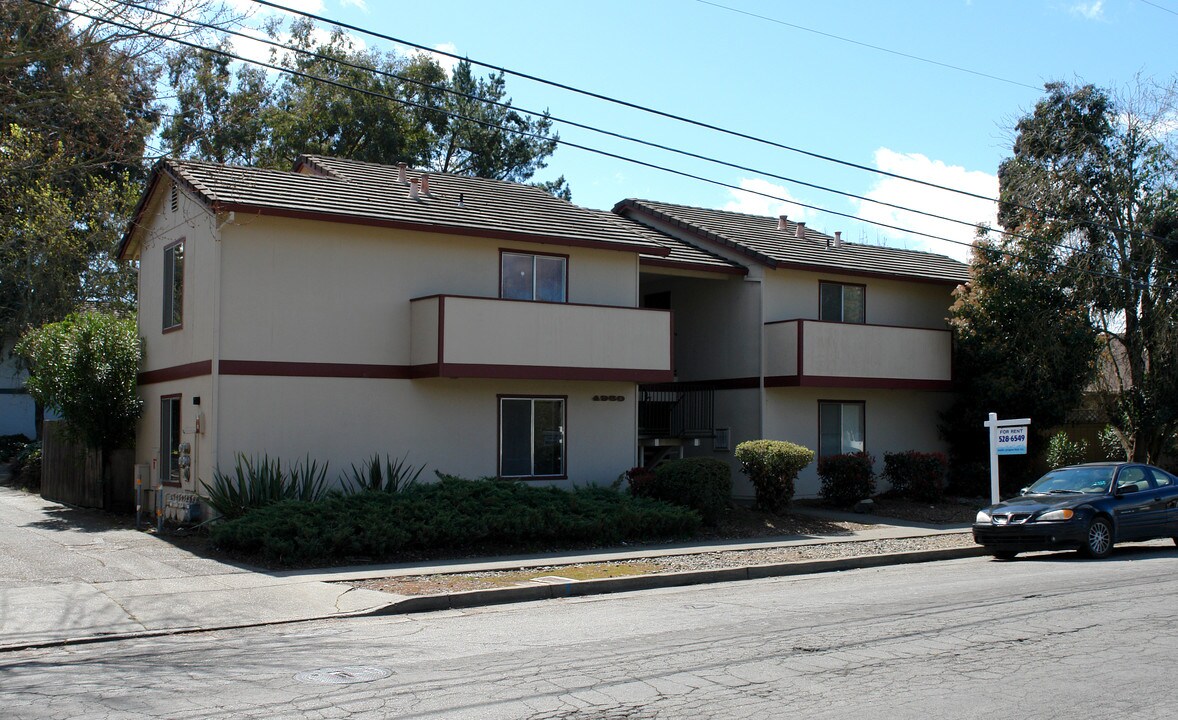 4690 School St in Santa Rosa, CA - Foto de edificio