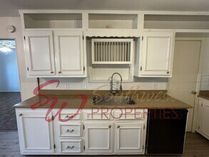 879 N Lydia Ave in Stephenville, TX - Building Photo - Building Photo