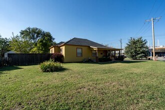 2106 S Oswego Pl in Tulsa, OK - Building Photo - Building Photo