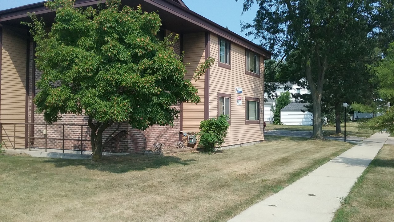 Forest Towers Metro, Sec.8/Elderly/Disabled in Milwaukee, WI - Building Photo