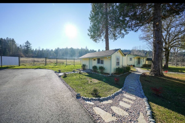 property at 1927 Sleepy Hollow Loop