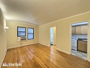 557 W Arlington Pl, Unit A08C in Chicago, IL - Foto de edificio - Building Photo