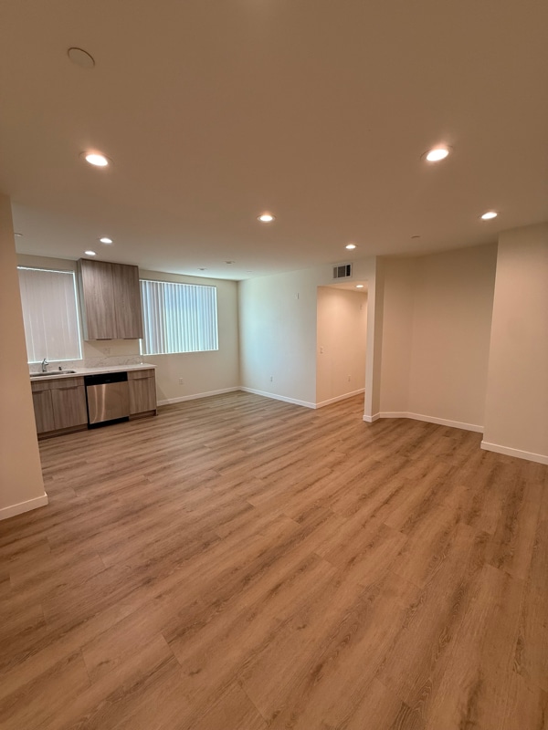 8827 Van Nuys Blvd in Los Angeles, CA - Building Photo - Building Photo