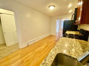 1 Garden Ct, Unit 1 in Boston, MA - Foto de edificio - Building Photo