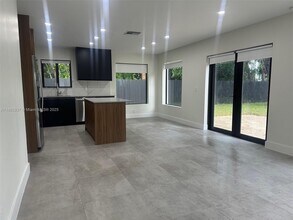 1610 NE 17th Ave in Fort Lauderdale, FL - Building Photo - Building Photo