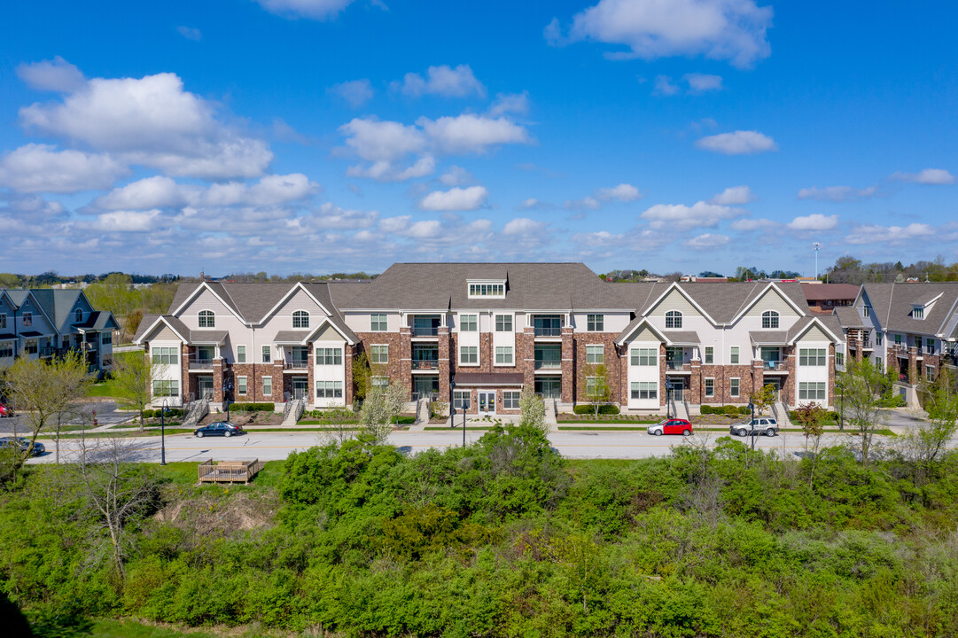 City Center at Deer Creek in New Berlin, WI - Building Photo