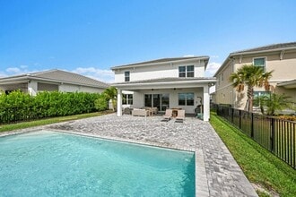 12554 Nautilus Cir in Palm Beach Gardens, FL - Foto de edificio - Building Photo