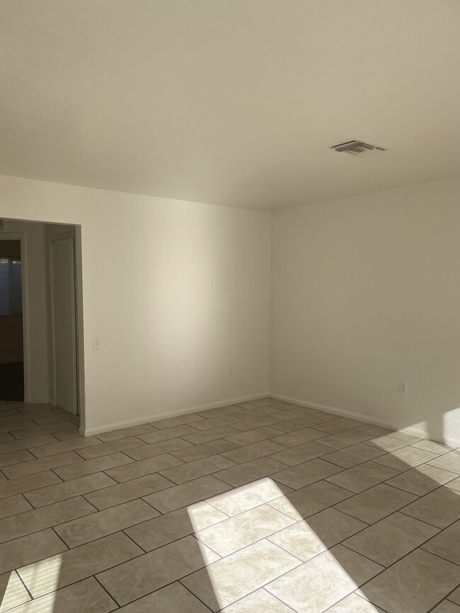 2545 Belmont St in North Las Vegas, NV - Building Photo - Building Photo