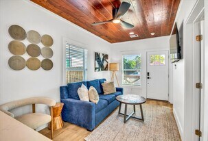 1305 53rd St in Galveston, TX - Building Photo