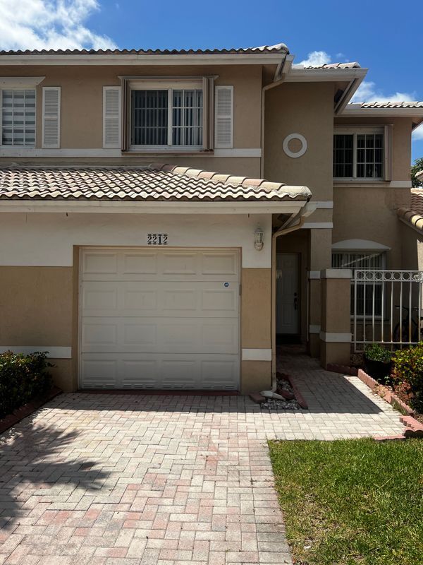 2212 NW 171st Terrace in Pembroke Pines, FL - Building Photo - Building Photo