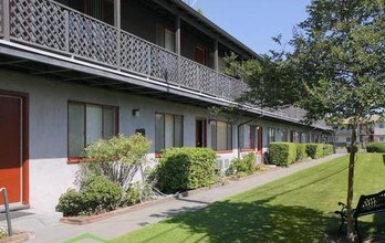 Morris Apartments in Sacramento, CA - Foto de edificio - Building Photo