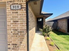 919 Coles Creek in Yukon, OK - Building Photo - Building Photo