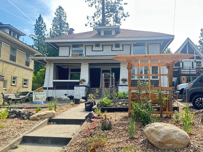 property at 801 S Lincoln St