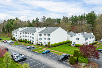 Edgewood Condominium in Mansfield, MA - Foto de edificio - Building Photo