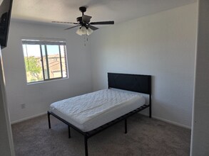 6914 Feather Hl St in North Las Vegas, NV - Foto de edificio - Building Photo