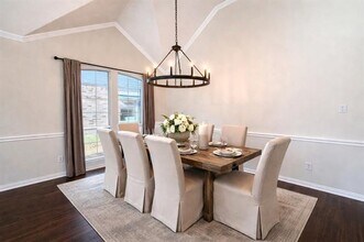 7236 Tolosa in Grand Prairie, TX - Foto de edificio - Building Photo