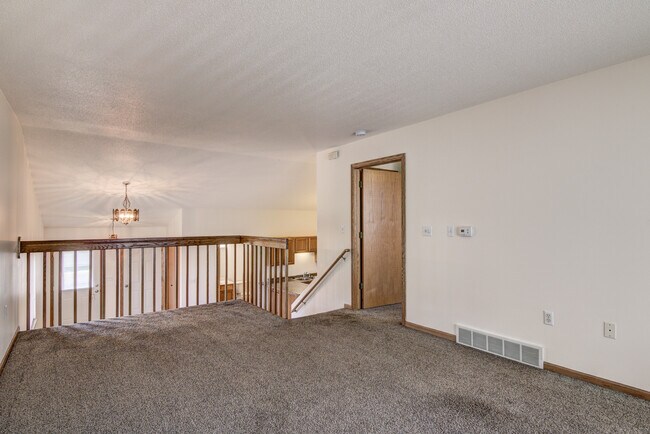 1120 Weather Ridge Rd, Unit 4 in Chippewa Falls, WI - Foto de edificio - Building Photo
