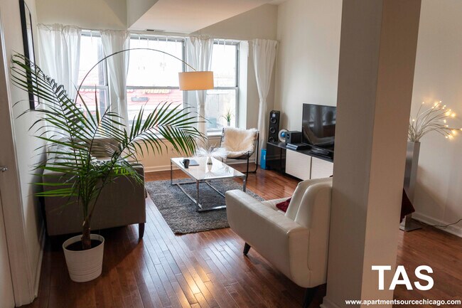 4217 W Irving Park Rd, Unit 2c in Chicago, IL - Foto de edificio - Building Photo