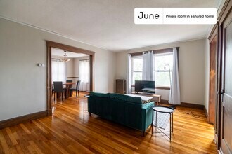 Room in Shared 4 bed/1 bath home in Somerville, MA - Building Photo - Building Photo
