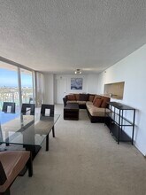 7601 E Treasure Dr, Unit 2115 in North Bay Village, FL - Building Photo - Building Photo