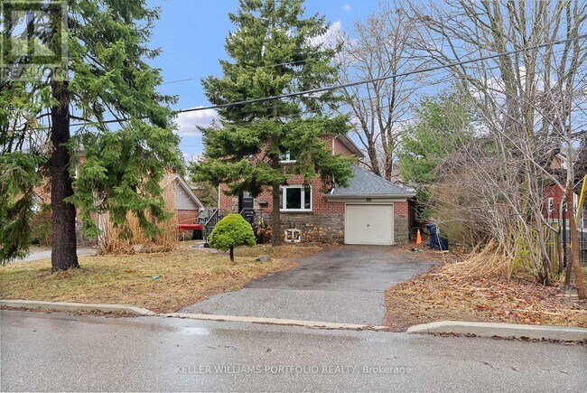 40 Scarboro Crescent in Toronto, ON - Building Photo - Building Photo