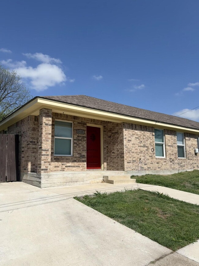 2125 Burnett Ave in Waco, TX - Building Photo - Building Photo