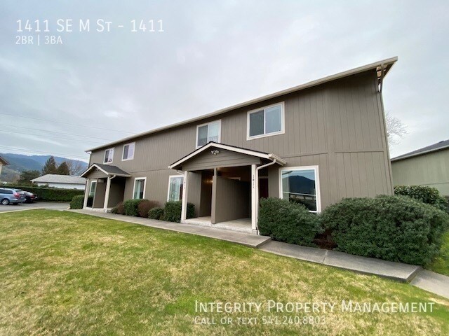 1411 SE M St in Grants Pass, OR - Building Photo