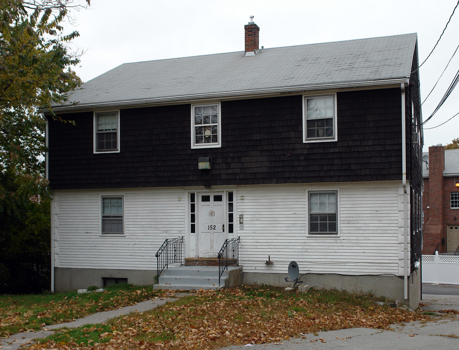 152 Utica St in Quincy, MA - Foto de edificio