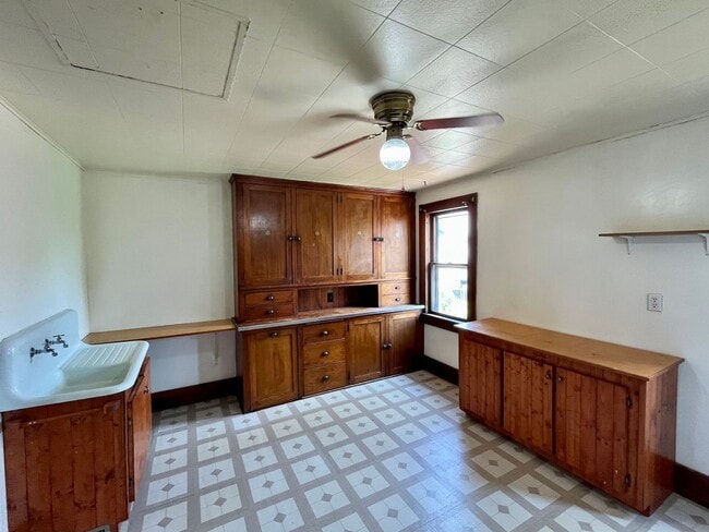 property at 733 S 6th Ave