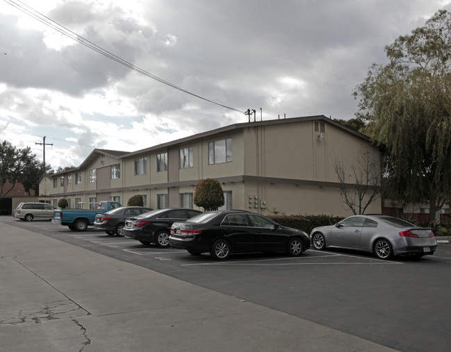 Westpark Apartments in Westminster, CA - Foto de edificio - Building Photo