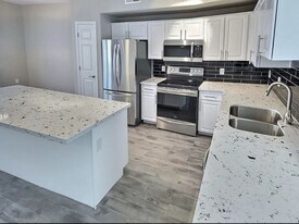 18250 N Cave Creek Rd in Phoenix, AZ - Building Photo