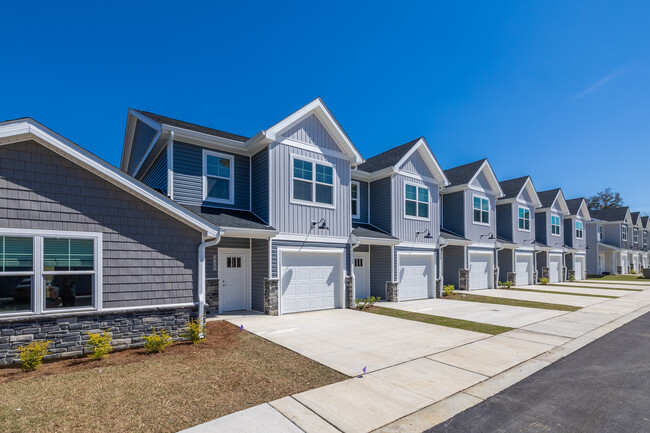 Whisper Creek Village in Milton, FL - Foto de edificio - Building Photo