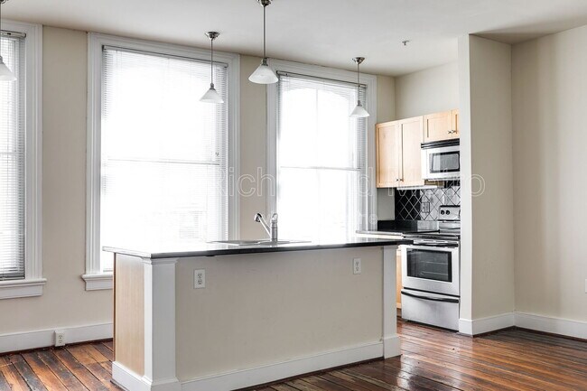 1321 -1/2 E Main St in Richmond, VA - Building Photo - Building Photo