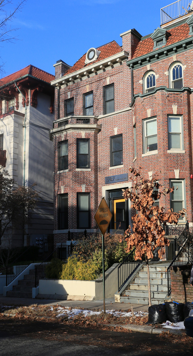 1787 Lanier Pl NW in Washington, DC - Building Photo - Building Photo