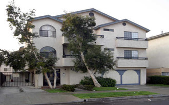 5268 Arbor Vitae St in Los Angeles, CA - Building Photo