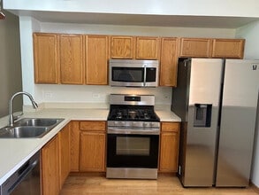 1232 S Candlestick Way in Waukegan, IL - Building Photo - Building Photo