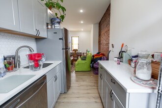 3945 Lancaster Ave in Philadelphia, PA - Building Photo - Building Photo