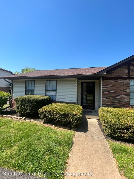 1945 Sandra St in Bowling Green, KY - Building Photo