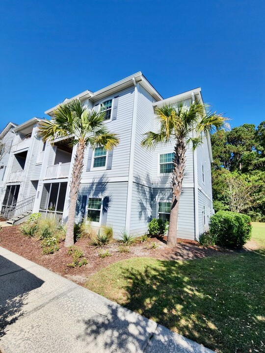 1300 Park W Blvd in Mount Pleasant, SC - Building Photo