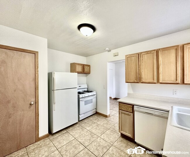 4219 Clinton Ave in Des Moines, IA - Building Photo - Building Photo