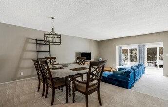 1407 Doolittle Dr in Bridgewater, NJ - Foto de edificio - Building Photo