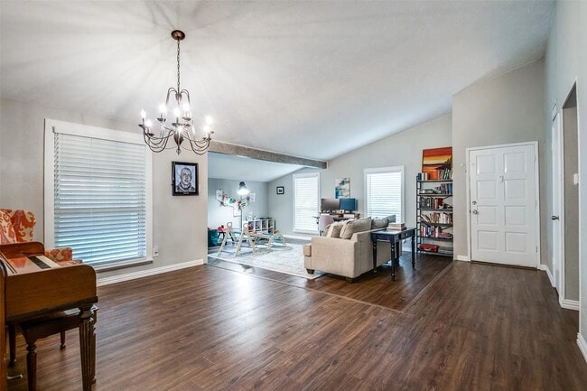 1527 W Spring Creek Pkwy in Plano, TX - Foto de edificio - Building Photo