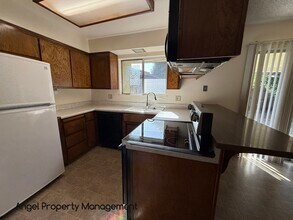 7130 Reichmuth Way in Sacramento, CA - Building Photo - Building Photo