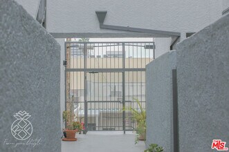 1727 Glendon Ave in Los Angeles, CA - Building Photo - Building Photo