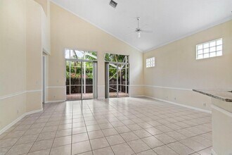 7690 Hummingbird Ct in West Palm Beach, FL - Building Photo - Building Photo