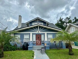 129 E Concord St in Orlando, FL - Building Photo