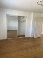 4854 Laurel Canyon Blvd in Valley Village, CA - Foto de edificio - Building Photo