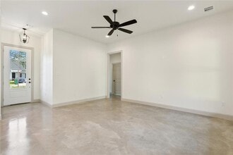 2120 Robin St, Unit 335 in Slidell, LA - Foto de edificio - Building Photo