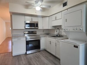 2358 Ecuadorian Way in Clearwater, FL - Building Photo - Building Photo