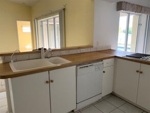 109 Kings Dr in Rotonda West, FL - Building Photo - Building Photo